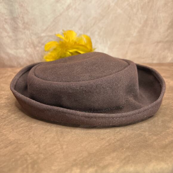 Vintage 40s Ultra Armand Schwab & Co Brown Wool Derby Pill Box Hat Feather Retro - Picture 6 of 7